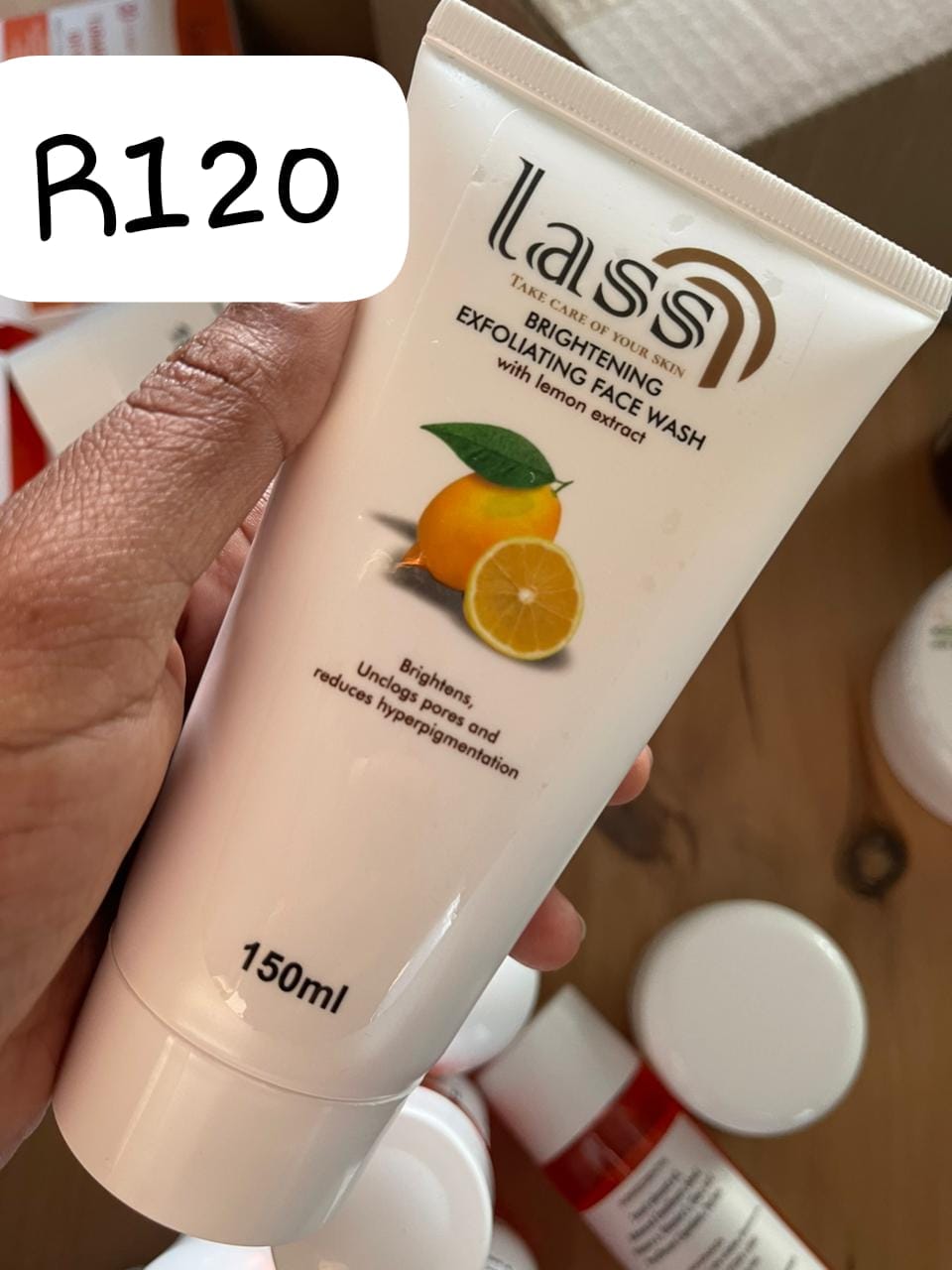 BRIGHTENING EXFOLIATING FACE WASH