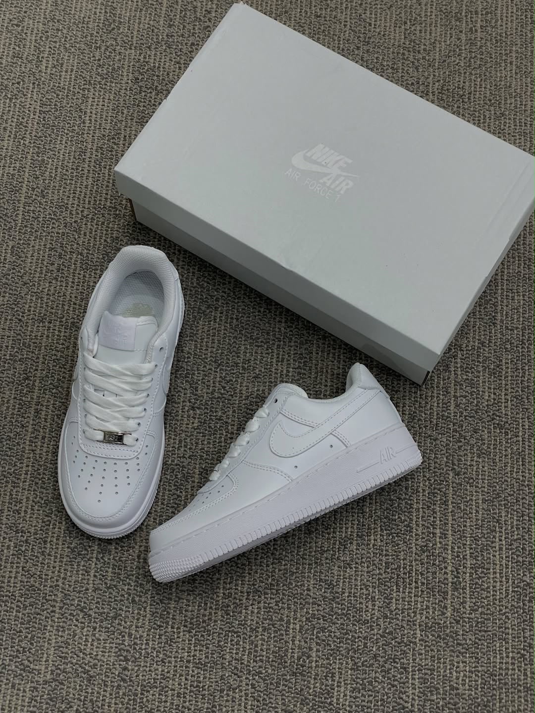 AIRFORCE 1 PLAIN (Black and White)